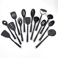 Ensemble de 14 ustensiles de cuisine en nylon : éplucheur de pommes de terre, spatules, louche