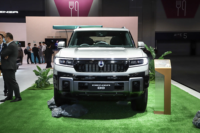 Nouveau SUV tout-terrain BYD DENZA B8 RHD 2026, 6 places, PHEV automatique, Euro VI, R19, intérieur sombre, véhicule à conduite intelligente