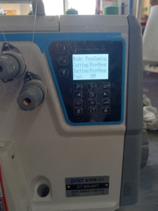 Máquina de Coser Overlock de Alta Velocidad con Accionamiento Directo Eficiente DT 800-4AT - Product Image 2