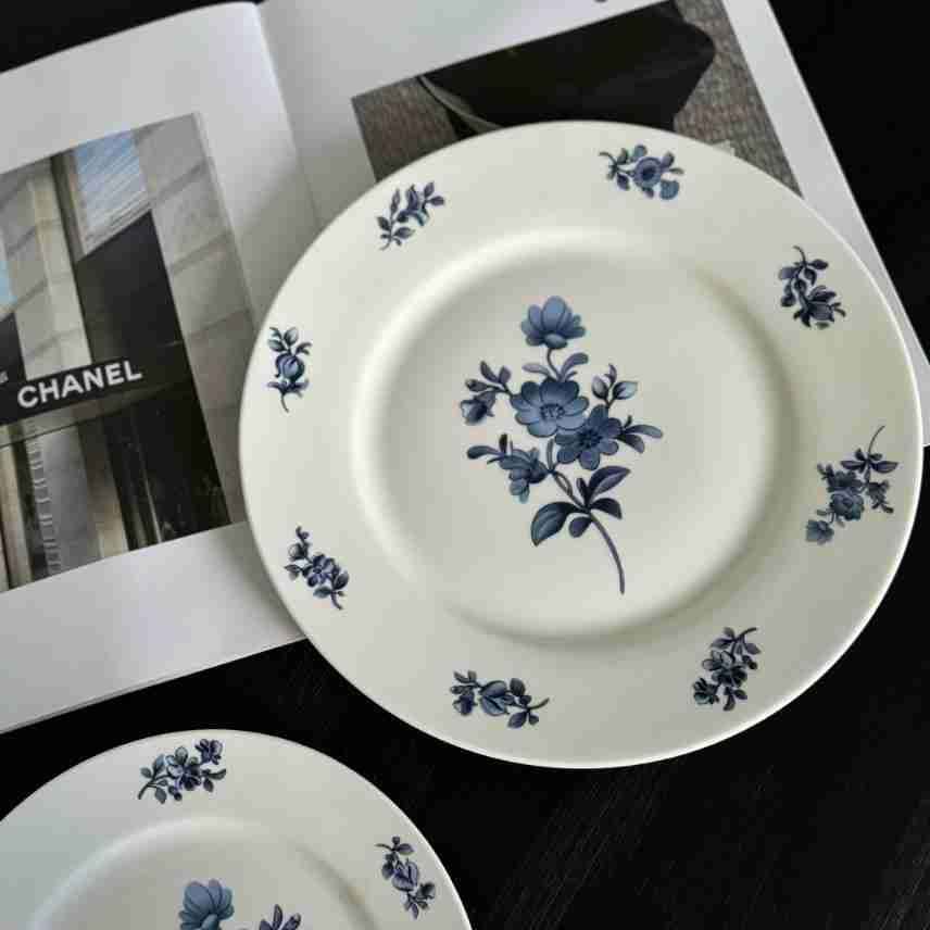 Retro floral 10-inch plate