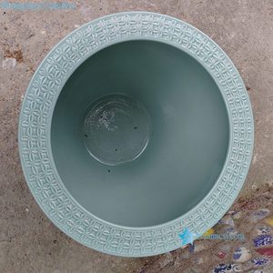 กระถางปลาม้าลายเซรามิกทรงโอเรียนทอลลายจีนสีเขียวเซลาดอนขอบสีน้ำเงินขาวลายเฟนิกซ์ ต้นสน และบ่อเต้ารำ รุ่น RXGB03-D-M - Product Image 5