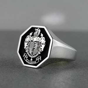 Anello con sigillo con <span class=keywords><strong>stemma</strong></span> quadrato 316l in acciaio inox Pvd 18k placcato oro gioielli famiglia <span class=keywords><strong>stemma</strong></span> anello personalizzato inciso araldica - Product Image 2