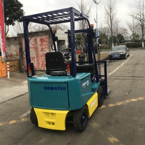 Chariot élévateur Komatsu d'occasion de 1,5 tonne en bon état avec batterie au plomb-acide 48V, électrique, puissant, longue durée de vie de la batterie - Product Image 6