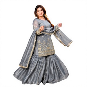 Conjunto de 3 piezas: top elegante, sharara y dupatta con hermoso trabajo de bordado y lentejuelas. - Product Image 1