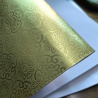 Papier métallisé brillant recyclable de 125 g, revêtement en aluminium, texture gaufrée d'un seul côté, couverture de boîte, matériau pour origami