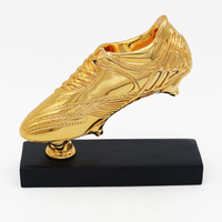 Nicro Trophées de football en résine dorée de luxe, médailles et plaques personnalisables, en alliage, faible MOQ, pour récompenses de matchs de football, cadeaux souvenirs et coupes de vainqueur
