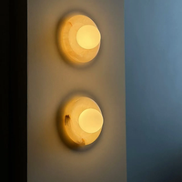 Applique murale ronde moderne en marbre naturel avec globe givré pour la décoration de la chambre et du salon