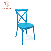 Nouvelle bonne qualité dos croisé Orange bleu PP résine meubles de salle à manger de mariage hôtel moderne chaise en plastique pour les événements