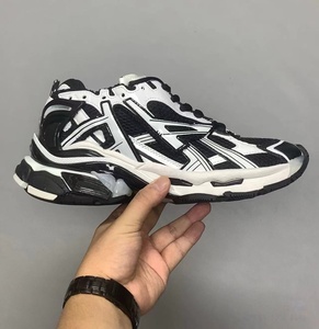 Baskets respirantes tendance avec boîte d'origine, chaussures de marche décontractées de créateur pour le dropshipping, idéales pour les passionnés de sport et les coureurs - Product Image 4