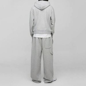 Survêtement deux pièces gris chiné clair avec détails de couture, pantalon de survêtement cargo à jambes larges et sweat à capuche entièrement zippé - Product Image 2