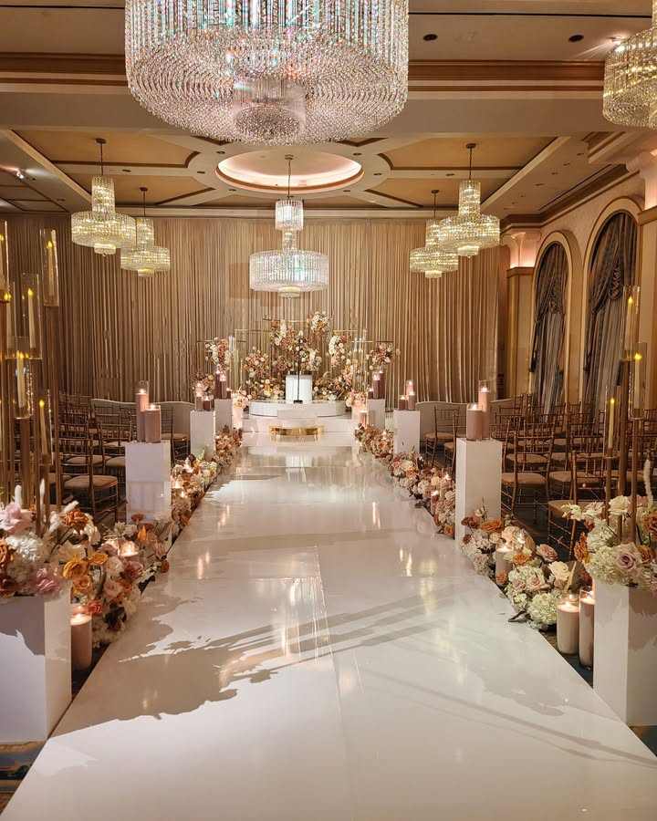 LG20190625-11 Latest Design White Acrylic Plinth Stand PVC