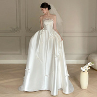 Robe de mariée minimaliste en satin sans bretelles avec nœud blanc et longue traîne, élégante robe de cérémonie de mariage