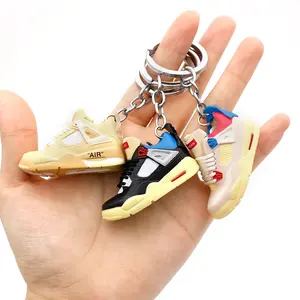 批发可爱迷你聚氯乙烯橡胶钥匙圈篮球时尚设计3D运动鞋鞋钥匙链。