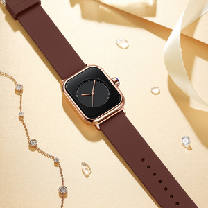 Montre carrée de luxe pour femmes, tendance, couleur or rose, cadran noir, montre-bracelet à quartz avec bracelet en silicone pour un usage quotidien, cadeau - Product Image 6