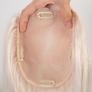 شعر مستعار نسائي من الشعر الأوروبي الطبيعي الأبيض الأشقر المستقيم من توب إيلز، قاعدة حريرية بدانتيل عالي الدقة للصالونات - Product Image 1