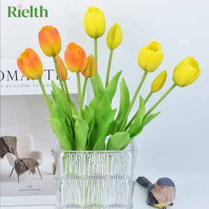 Bouquet di <span class=keywords><strong>Tulipani</strong></span> Artificiali in PVC Realistico, <span class=keywords><strong>Tulipani</strong></span> Finti Fatti a Mano in Stile Europeo, Bouquet da Sposa per Decorazioni Alberghiere - Product Image 1
