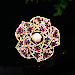 Broche de Regalo para Boda, Compromiso o Fiesta, Diseño 2026, Lujoso, Retro, con Flor de Camelia y Perlas, Chapado en Oro - Product Image 3