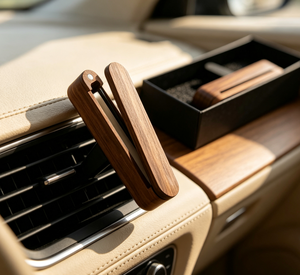 Geurstokje voor luxe auto airco, op maat gemaakt, met houten elementen en PE-strip, aromatherapie. - Product Image 1