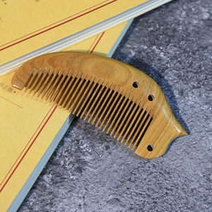 Peine de madera de sándalo Meishuge de 15-20 cm para masaje del cuero cabelludo, cepillo para el cabello de madera para la población en general - Product Image 1