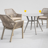 Chaise de salle à manger extérieure contemporaine cadre en aluminium durable confortable empilable pour Villa hôtel café jardin chaise de tissage en corde