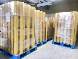 Film alimentaire en PE de qualité alimentaire, résistant à l'humidité, rouleau de film plastique de 300 m de longueur et 45 cm de largeur pour l'emballage de gelée et de lait - Product Image 5