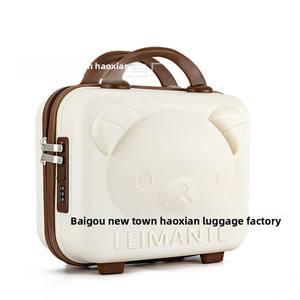 Caja Cosmética de Plástico con Cierre de Cremallera Little Bear, Mini Maleta de Dibujos Animados de 14 Pulgadas, Recuerdo de Boda, Estuche de Viaje - Product Image 2