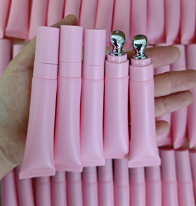 Gloss repulpant pour les lèvres populaire, végétalien, à la menthe poivrée, marque privée - Product Image 1