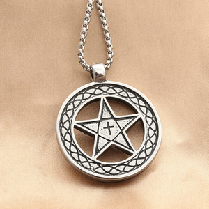 Collier avec pendentif rond en acier inoxydable pour hommes, avec étoile à cinq branches, design géométrique rétro, bijoux de style punk - Product Image 2