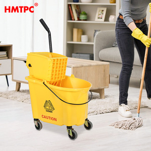 Cubo para Mopa HMTPC de 36L Amarillo con Escurridor Manos Libres para Uso Comercial, Doméstico y Hotelero - Product Image 3