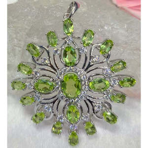 Pendentif Peridot en argent sterling 925 avec placage rhodium, bijoux en cristal, cadeaux de pierres précieuses, cadeau pour la fête des mères - Product Image 1