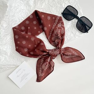 Sciarpa Paisley con Motivo a Fiori di Cashew, Elegante e Versatile, da Annodare alle Borse e Abbinare alle Camicie - Product Image 5