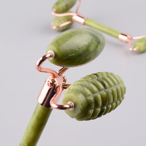 Kualitas tinggi terapi kuarsa mawar gigi gergaji Spiky ganda kepala besar Anti Penuaan wajah rol giok Set alami Gua Sha untuk wajah - Product Image 3