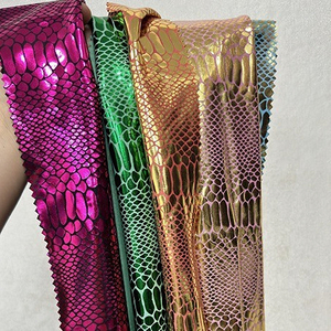 Tejido metálico con textura de piel de serpiente 3D Material elástico de poliéster con brillo brillante, adecuado para trajes de baño y mallas - Product Image 3