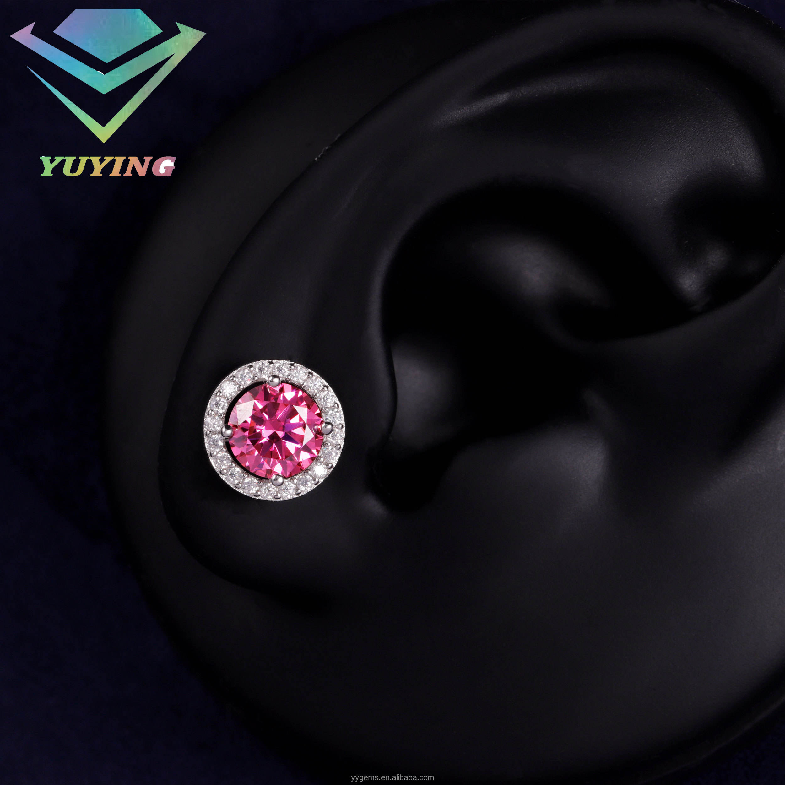 ต่างหูเพชรสีชมพู