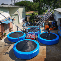 Jeu de trampoline gonflable à l'élastique pour 4 personnes avec machine de contrôle amovible Divertissement extérieur Château gonflable