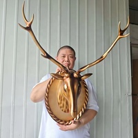 Nuestra escultura de cabeza de ciervo montada en la pared diseñada en fábrica hecha a mano en fibra de vidrio de resina de nuestro propio estudio de escultura
