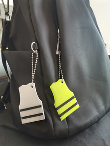 Veiligheidsvest-Vormige Reflecterende Sleutelhanger Sleutelhanger Rugzak Hanger Met Reflecterend Materiaal Voor Schooltas Veiligheidsvest Reflectoren - Product Image 6