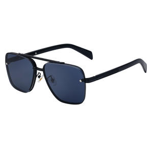 Nuevas gafas de sol cuadradas de estilo europeo americano para hombre, con doble puente dorado, protección UV400, lentes de PC, montura negra - Product Image 3