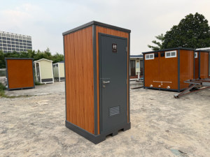 Toilettes mobiles de luxe de style industriel moderne, salle de bain portable extérieure en panneaux sandwich pour jardin - Product Image 1