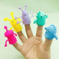 Bestseller TPR Finger-Spielzeug Neuartige Weiche Puppe Roboter Entspannungsspielzeug, Zufälliger Stil