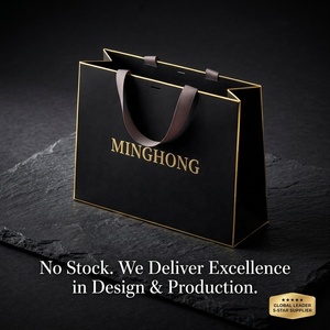 <span class=keywords><strong>Sac</strong></span> Cadeau <span class=keywords><strong>de</strong></span> <span class=keywords><strong>Luxe</strong></span> Noir Mat Sur Mesure, Certifié FSC, en Papier d'Art 300 g/m², Personnalisation Premium pour les Grandes Marques Internationales - Product Image 1
