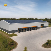 Entrepôt préfabriqué en structure métallique industrielle, charpente à portique rigide, bâtiment d'atelier métallique résistant aux intempéries, prêt pour l'énergie solaire, stockage
