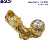 ELOR Sports Award Trophées de football Statue de botte Trophée créatif en résine de match de football plaqué or avec base de logo noir