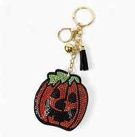 Nouveau porte-clés Halloween personnalisé orné de strass, breloque en métal avec pompon, accessoire de sac créatif, best-seller