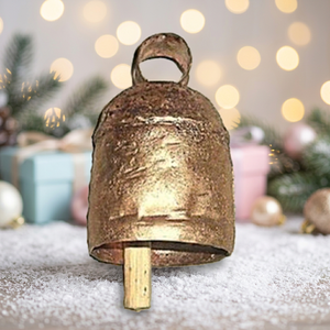 Campana de vaca de latón chapada en oro antiguo, adorno navideño rústico para colgar en árbol, pared, manualidades o regalo. - Product Image 4