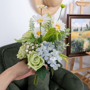 Ramo de Flores Artificiales de Diseño con Rosas, Margaritas y Hortensias, Tejido Plástico, Decoración para el Hogar CF02003 - Product Image 2