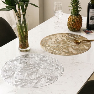 DISPONIBILE Sottopiatto Rotondo in PVC Metallizzato con Design Bambù, Pressato in Vinile, Traforato per Decorazione Tavola e Casa - Product Image 5