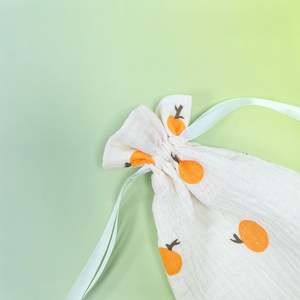 Sacs à cordon en coton biologique recyclable et imprimé sérigraphié, très demandés, pour emballage cadeau - Product Image 6