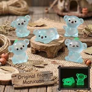 Bestseller: Graziosi Koala Blu in Resina con Eucalipto, Miniature Luminose al Buio per Decorazione Interna dell'Auto - Product Image 2