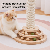 Jouet interactif pour chat 8-en-1 en bois avec griffoir en sisal, balles suspendues, plumes, piste rotative et balles de catnip